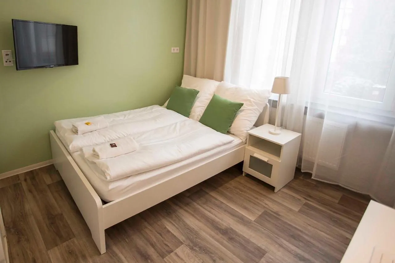 NEU: Zentral gelegene, stilvoll eingerichtete Zimmer mit eigener Teeküche Núremberg