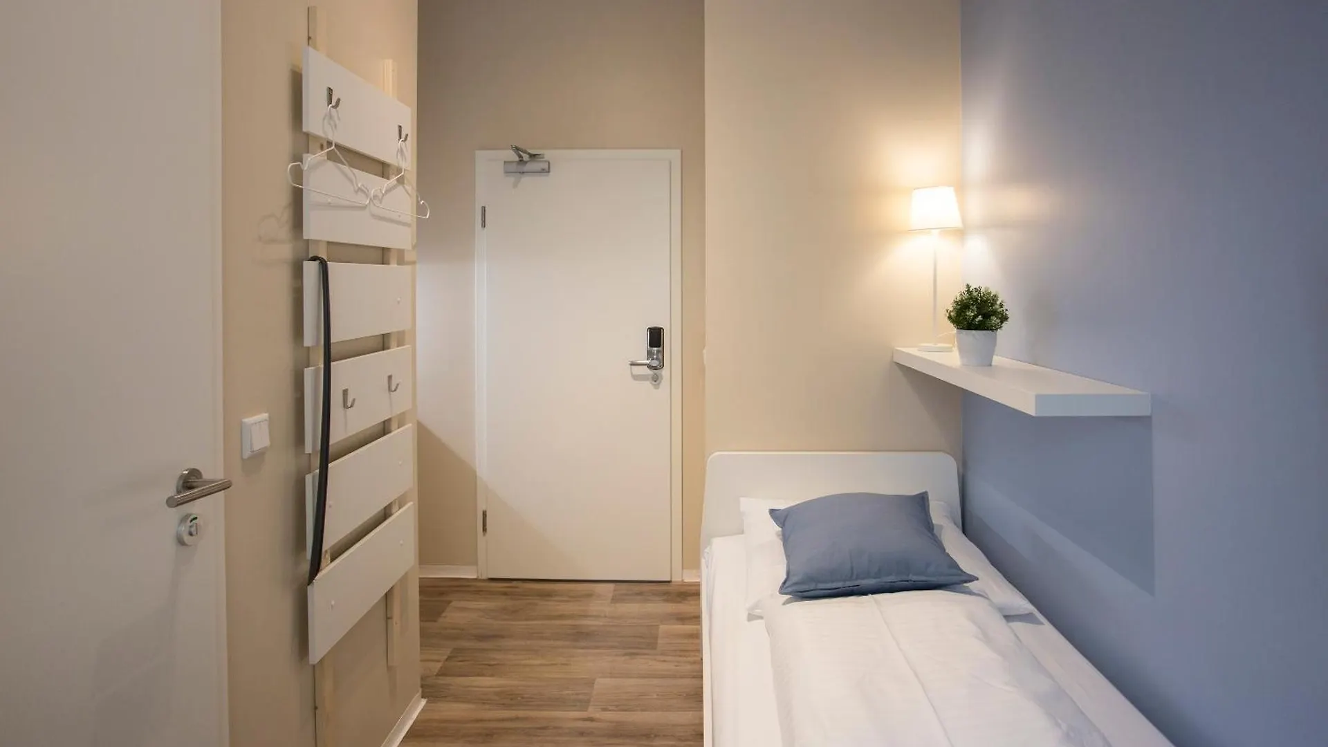 NEU: Zentral gelegene, stilvoll eingerichtete Zimmer mit eigener Teeküche Núremberg Pensión